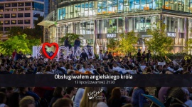 Kino Letnie na placu Europejskim: „Obsługiwałem angielskiego króla” LIFESTYLE, Film - Ghelamco Poland wraz z partnerami wydarzenia, Samsung Polska i Chillizet, kolejny raz zaprasza wszystkich miłośników kina na plac Europejski. Tym razem – komedia obyczajowa autorstwa czeskiego reżysera Jiří Menzel pt. „Obsługiwałem angielskiego króla”.