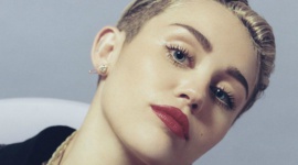 Impreza urodzinowa Miley Cyrus! LIFESTYLE, Muzyka - Miley Cyrus skończyłą 25 lat! Polscy fani przygotowali playlistę składającą się utworów, które puściliby swojej idolce na jej urodzinowej imprezie. Britney Spears, Beyonce czy Lorde – na składance „Party in the USA” dominują bardzo kobiece rytmy.