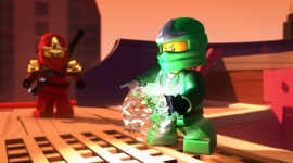 Nowe odcinki „NINJAGO” na Cartoon Network! LIFESTYLE, Film - Nieustraszeni wojownicy LEGO Ninjago powracają do gry! I to dosłownie, bo tym razem ich zmagania przenoszą się w wirtualną przestrzeń. Drugi sezon kreskówki o przygodach uczniów Mistrza Wu już od 20 lipca na antenie Cartoon Network.
